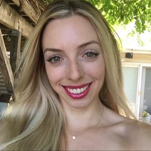 Meet your Posher, Caitlin